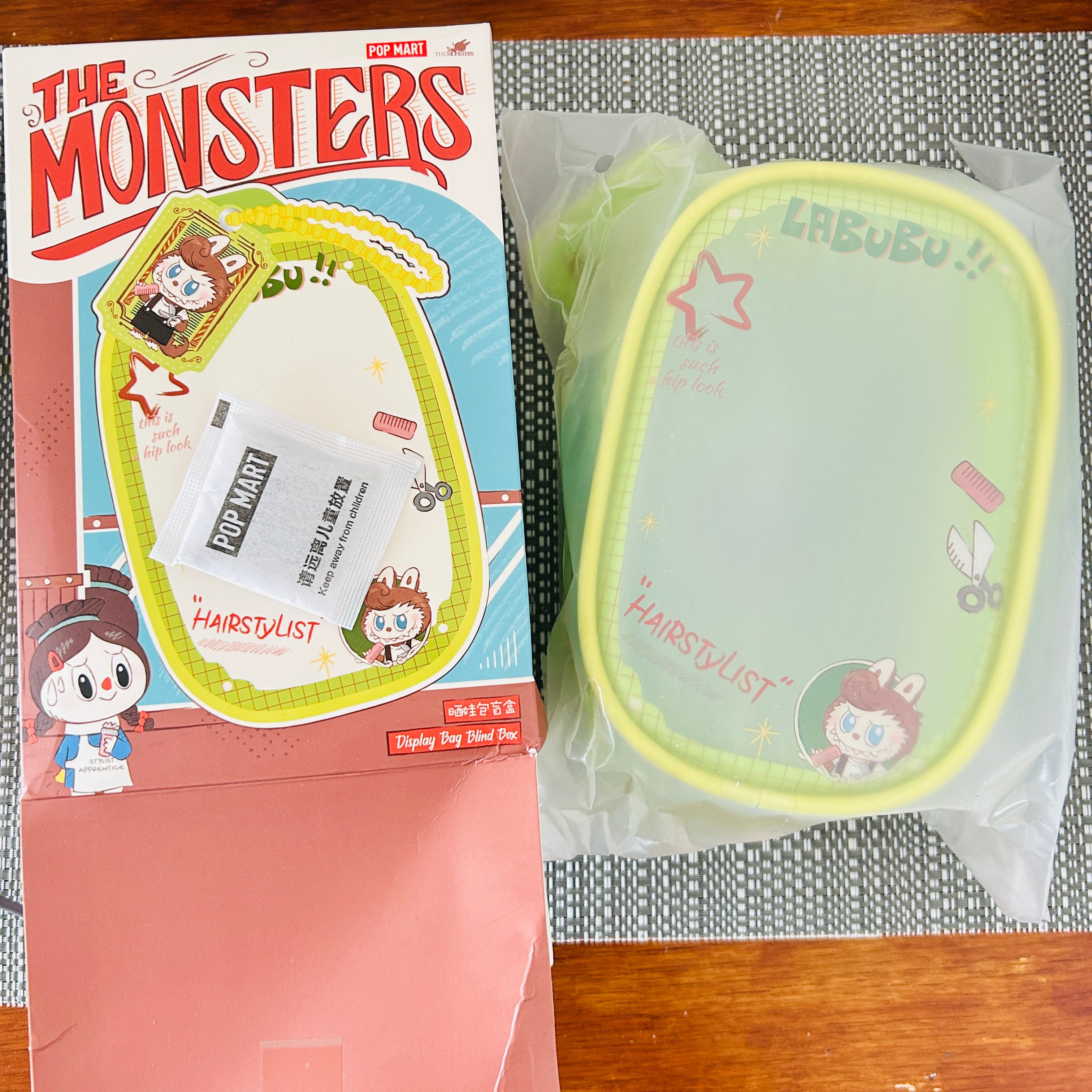 Master Hairstylist - The Monsters Hair Salon Series Doll Display Bag
