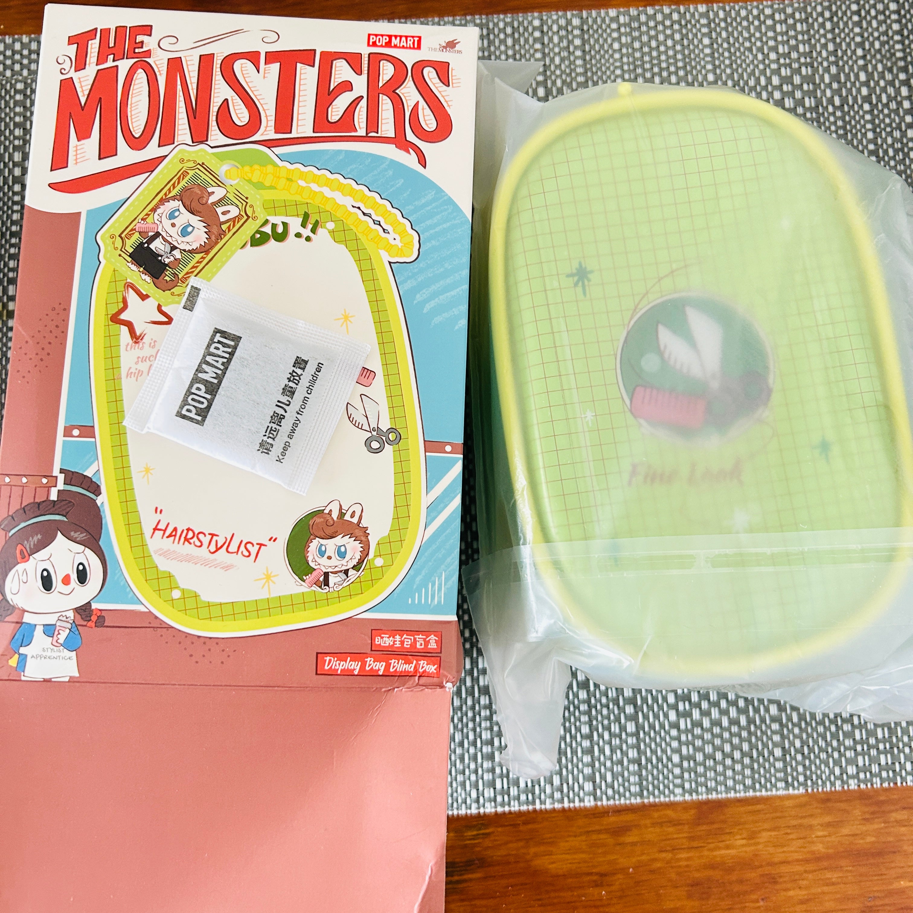 Master Hairstylist - The Monsters Hair Salon Series Doll Display Bag