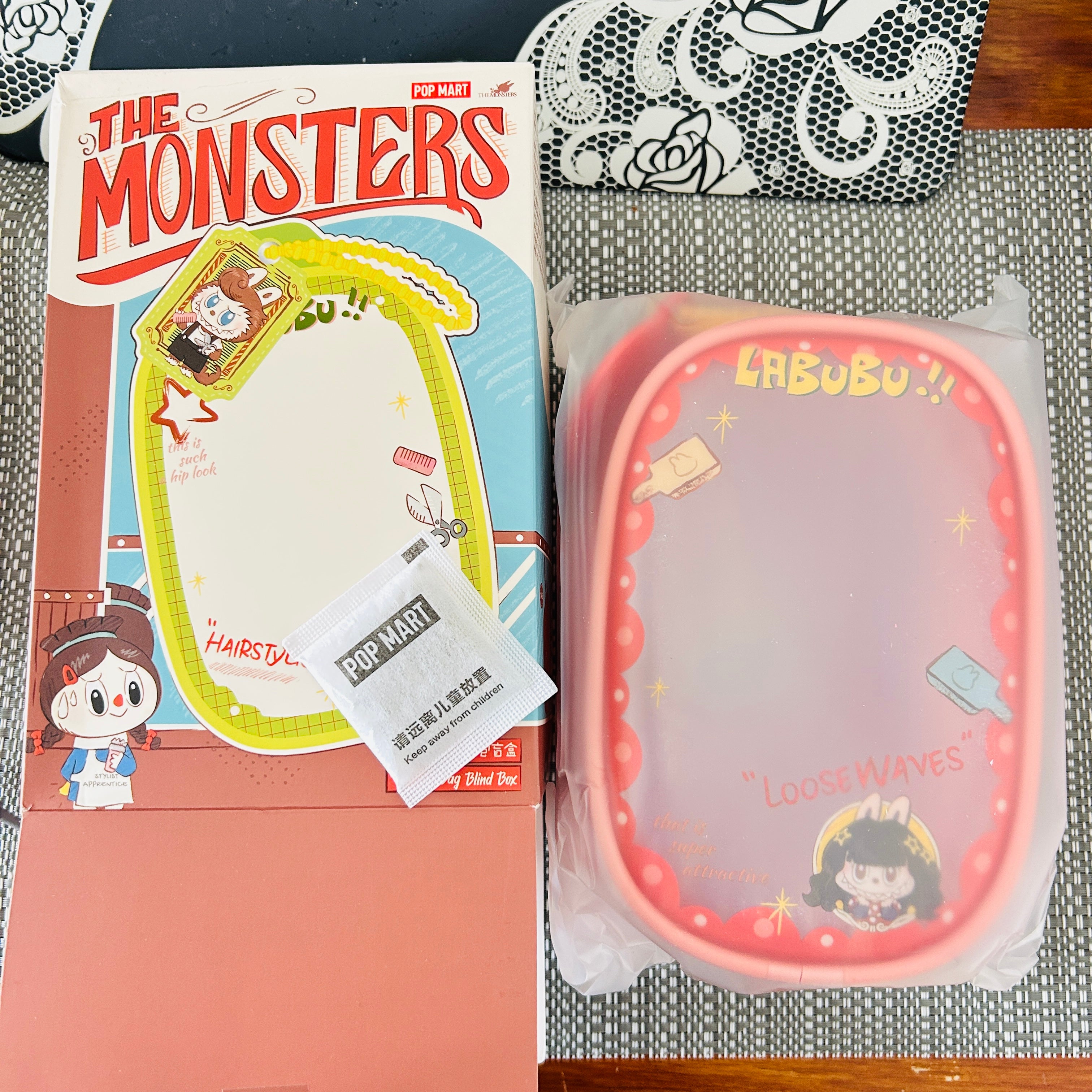 Loose Waves - The Monsters Hair Salon Series Doll Display Bag