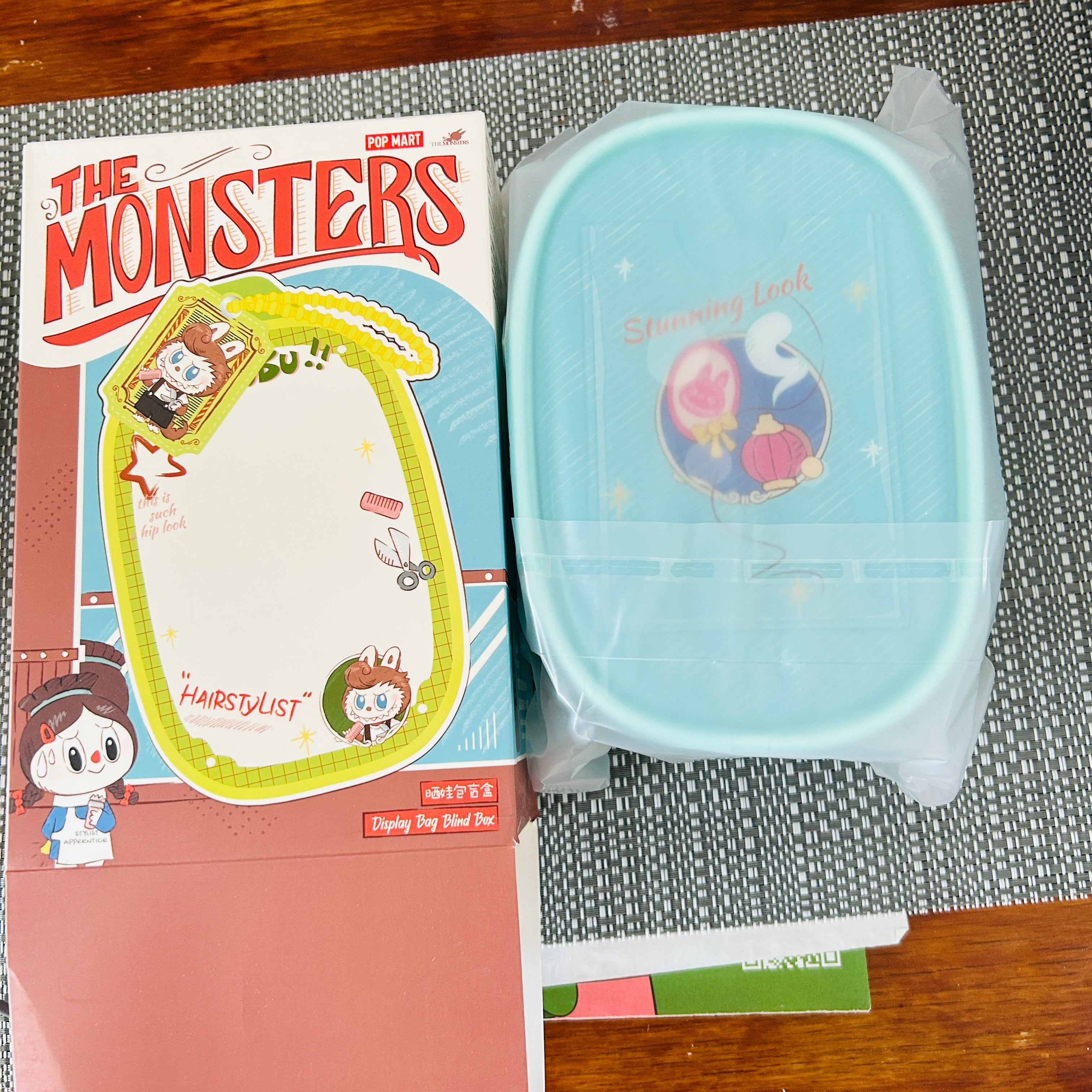 A light blue doll display bag of Labubu Hair Salon Series